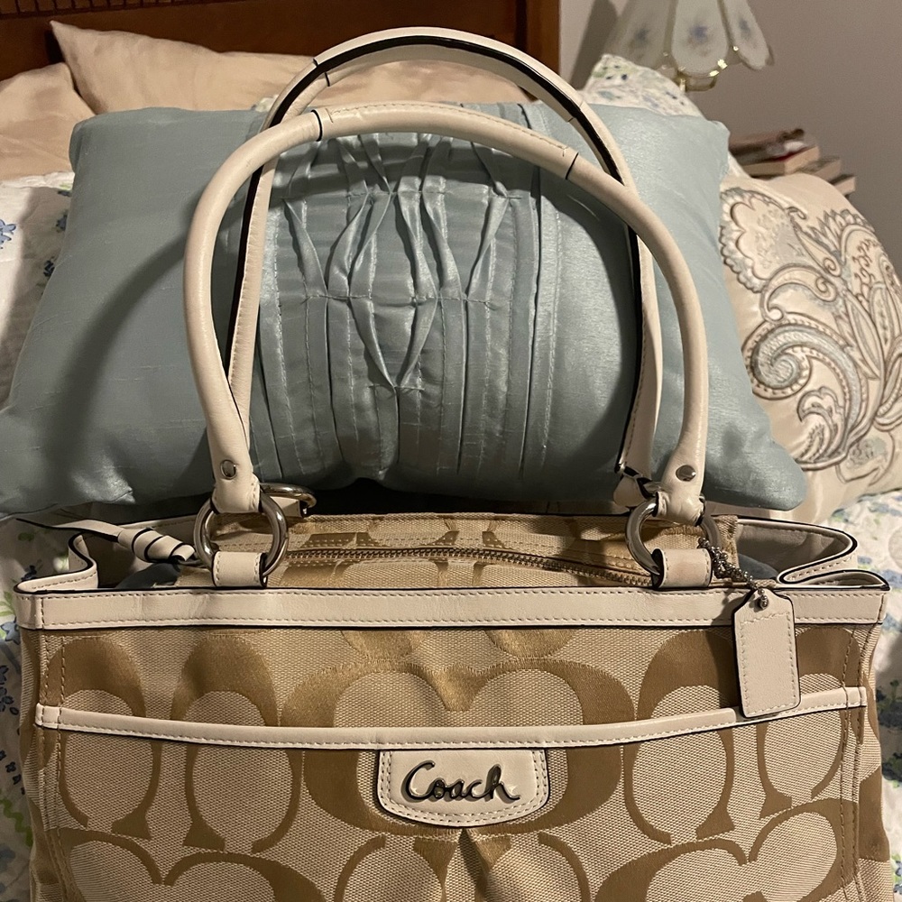 Coach Purse - Picture 4 of 4